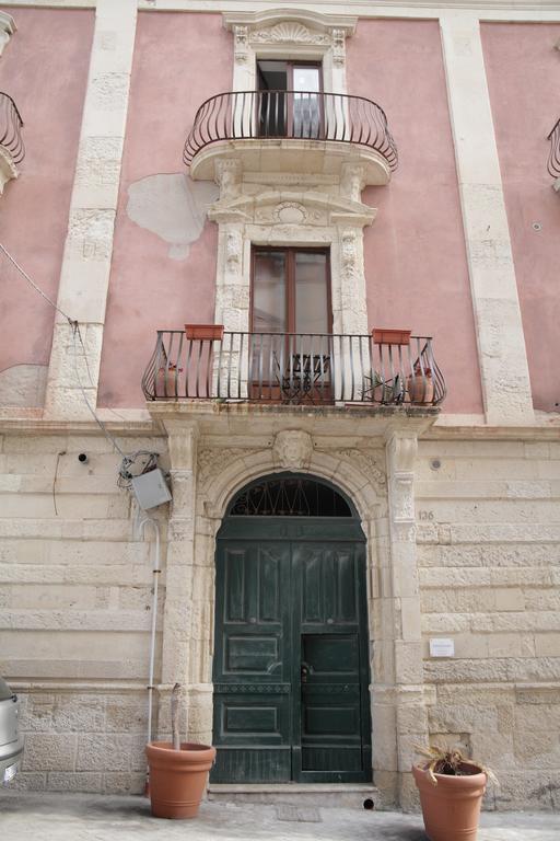 Maestranza Apartment *